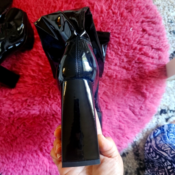 Thigh High Black Patent boots - Picture 7 of 9